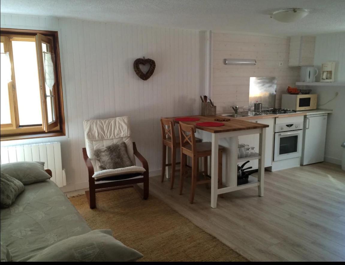 Studio Centre Village سيلاك المظهر الخارجي الصورة